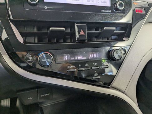 Used 2023 Toyota Camry SE image 17
