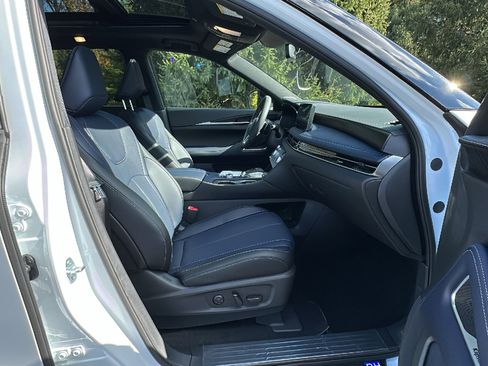 New 2026 INFINITI QX60 Sport w/ Dark Cargo Package image 9