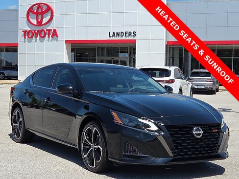 Used 2023 Nissan Altima 2.5 SR w/ SR Premium Package AWD/4WD image 1