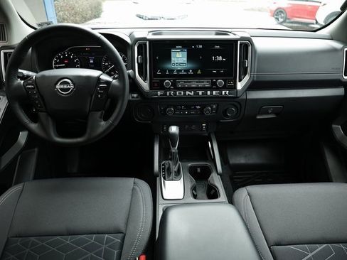 Used 2025 Nissan Frontier SV w/ SV Convenience Package image 25