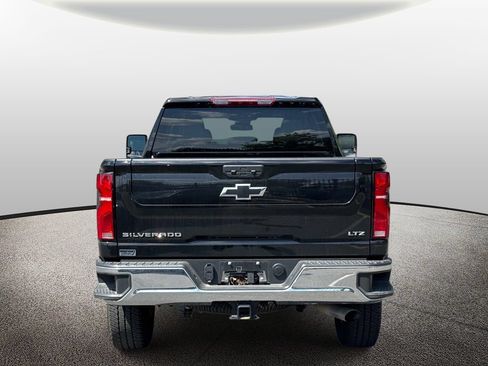 Used 2026 Chevrolet Silverado 2500 LTZ w/ LTZ Convenience Package AWD/4WD image 3