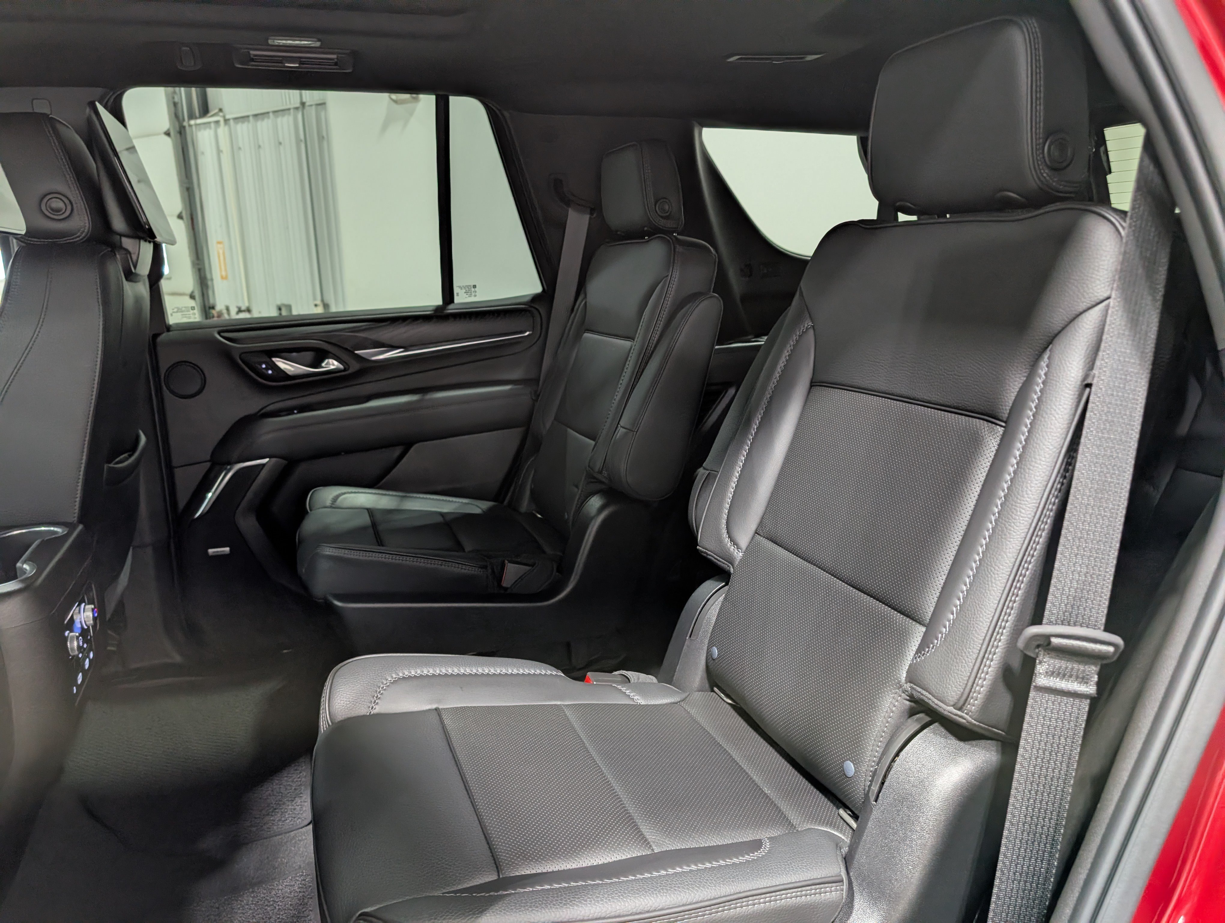 Used 2021 GMC Yukon Denali w/ Denali Premium Package AWD/4WD image 17