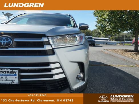 Used 2018 Toyota Highlander XLE w/ Carpet Mat Package (TMS) AWD/4WD image 47