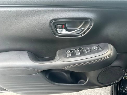 Used 2025 Honda HR-V Sport image 10