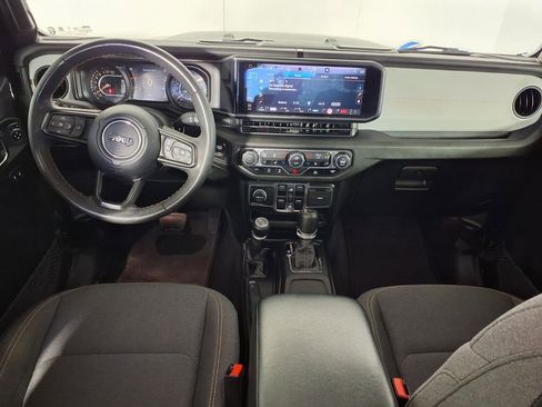 Used 2024 Jeep Gladiator Sport AWD/4WD image 9