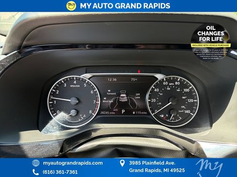 Used 2025 Nissan Pathfinder SL AWD/4WD image 17