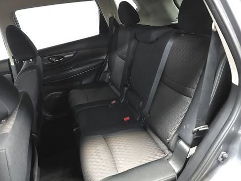 Used 2020 Nissan Rogue SV image 31