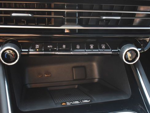New 2026 Chevrolet Traverse LT w/ Driver Confidence Package FWD image 27