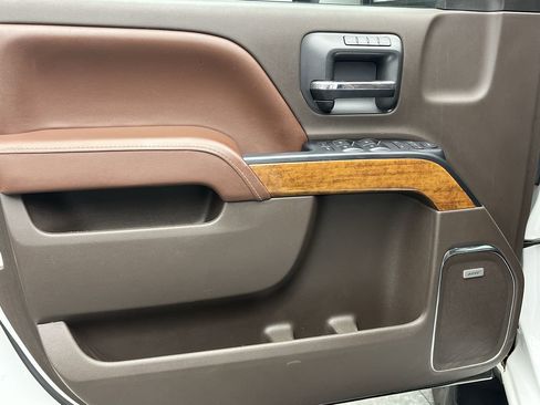 Used 2016 Chevrolet Silverado 2500 High Country w/ Duramax Plus Package image 8