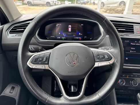 Used 2024 Volkswagen Tiguan SE AWD/4WD image 14