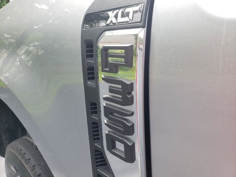 Used 2023 Ford F350 XLT AWD/4WD image 10