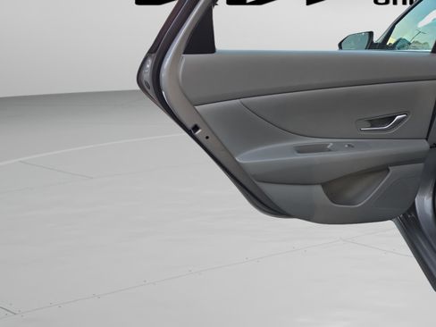 Used 2025 Hyundai Elantra SEL FWD image 32