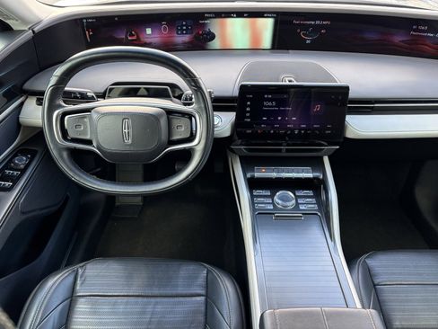 Used 2024 Lincoln Nautilus Reserve image 3