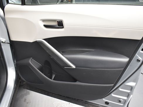 Used 2022 Toyota Corolla Cross LE image 15