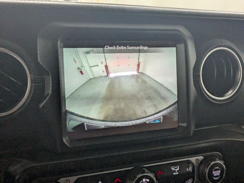 Used 2023 Jeep Wrangler Unlimited Sahara w/ Cold Weather Group AWD/4WD image 16