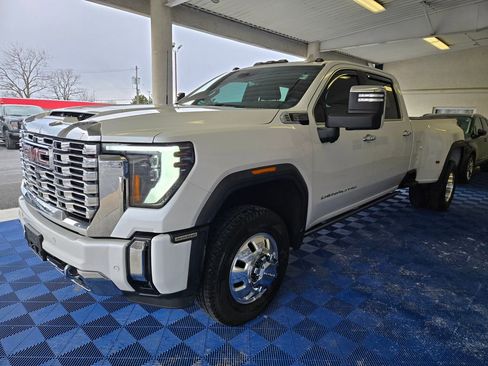 Used 2024 GMC Sierra 3500 Denali w/ Denali Reserve Package image 3