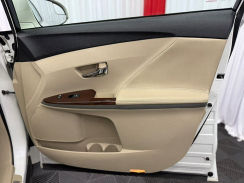 Used 2013 Toyota Venza XLE FWD image 18