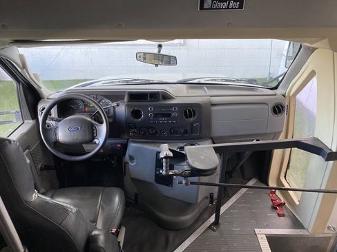 Used 2012 Ford E-450 and Econoline 450 Super Duty w/ Shuttle Bus Prep Pkg image 29