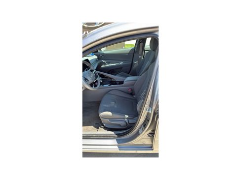 Used 2025 Hyundai Elantra SEL FWD image 11