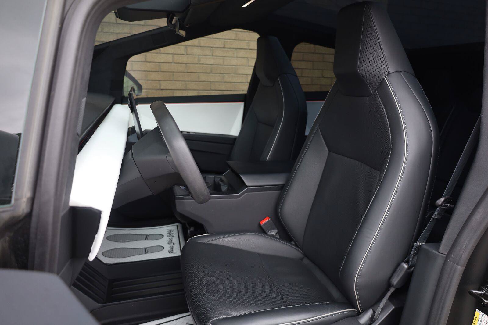 Used 2024 Tesla Cybertruck AWD Crew Cab image 17