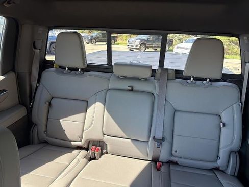 Used 2023 GMC Sierra 1500 SLT w/ SLT Premium Package AWD/4WD image 40