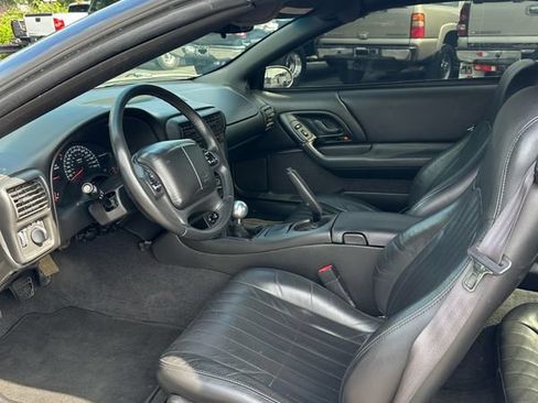 Used 2001 Chevrolet Camaro Z28 w/ SS Performance/Appearance Pkg RWD image 8