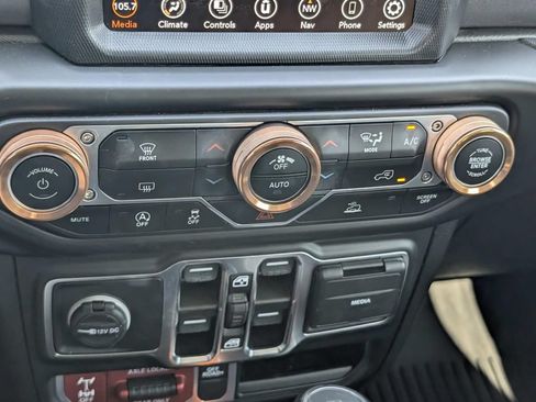 Used 2022 Jeep Gladiator Mojave AWD/4WD image 31