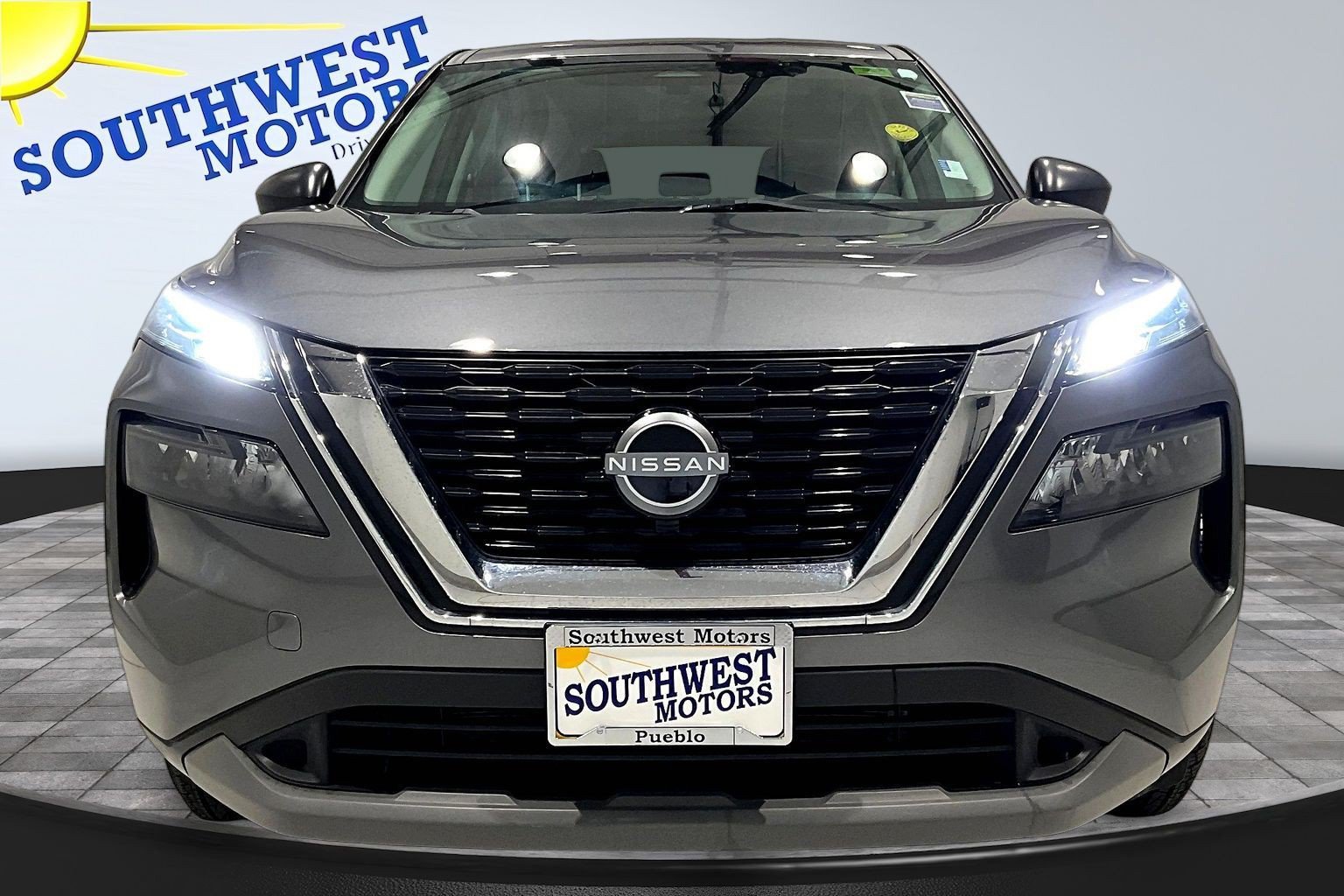 Used 2023 Nissan Rogue S AWD/4WD image 2