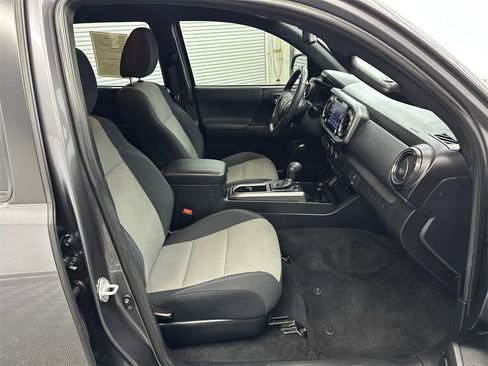 Used 2021 Toyota Tacoma TRD Off-Road image 14