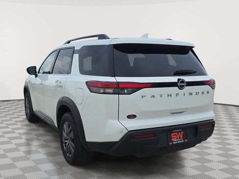 Used 2025 Nissan Pathfinder SV FWD image 5