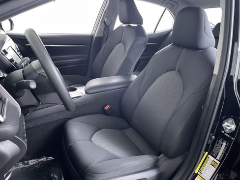 Used 2018 Toyota Camry LE image 12