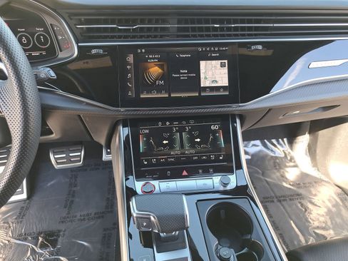 Used 2023 Audi RS Q8 4.0T image 21