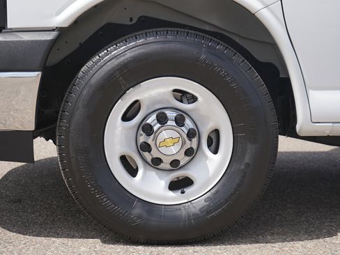 Used 2025 Chevrolet Express 3500 LT w/ LT Preferred Equipment Group RWD image 22