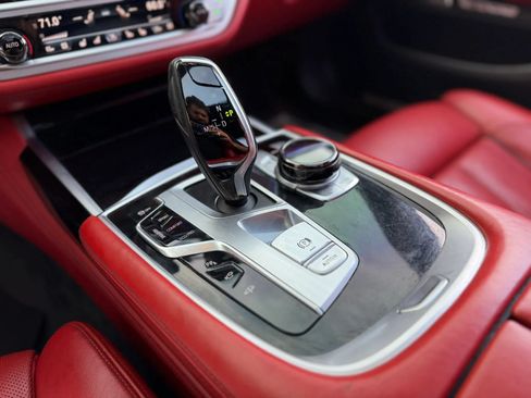 Used 2017 BMW 750i RWD image 17