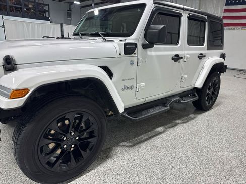 Used 2021 Jeep Wrangler Unlimited Sahara w/ Cold Weather Group AWD/4WD image 5