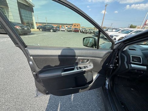 Used 2017 Subaru Crosstrek 2.0i Premium image 19