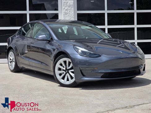 Used 2023 Tesla Model 3 Standard Range image 1
