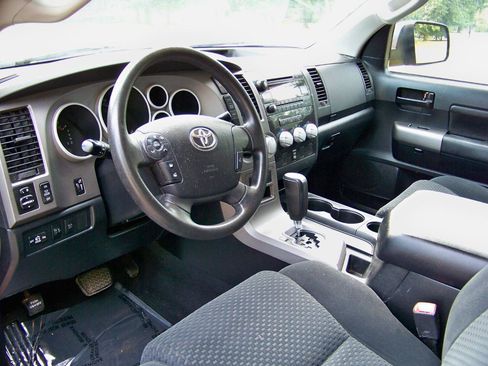 Used 2010 Toyota Tundra 4x4 Double Cab image 10