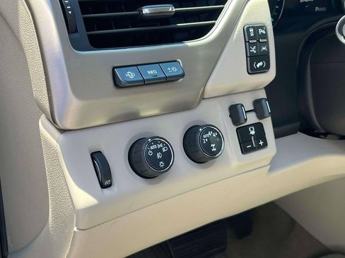 Used 2018 GMC Yukon Denali w/ Denali Ultimate Package AWD/4WD image 32