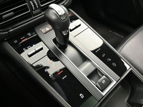 Certified 2023 Porsche Macan Turbo image 21