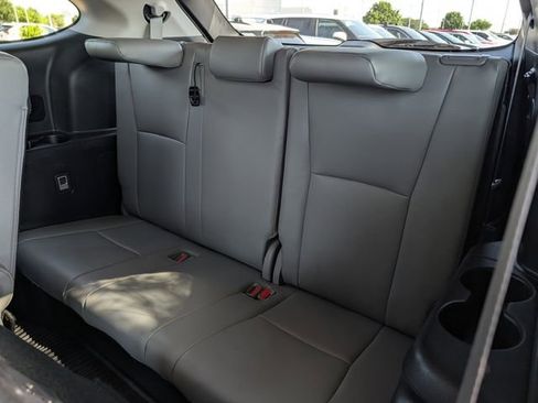 Used 2023 Toyota Highlander XLE AWD/4WD image 30