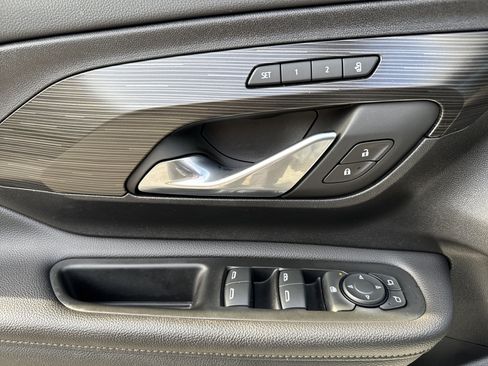 Used 2022 GMC Terrain SLT w/ Infotainment Package II image 15