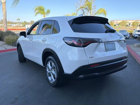 Used 2023 Honda HR-V LX image 2