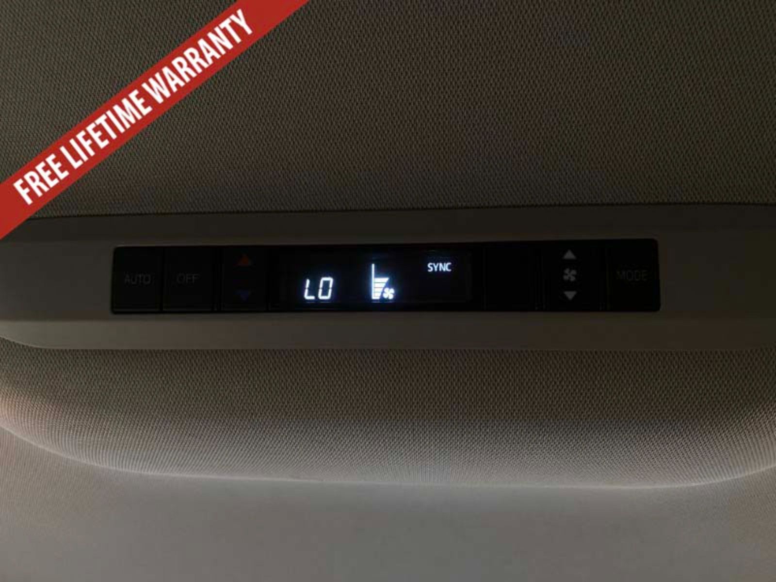 Used 2025 Toyota Sienna LE FWD image 46