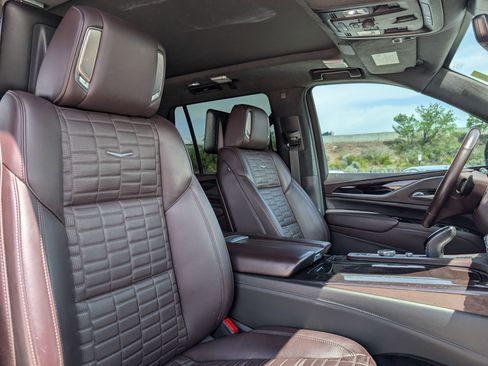 Used 2023 Cadillac Escalade Sport Platinum w/ LPO, ONYX Package AWD/4WD image 29