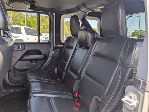 Used 2022 Jeep Wrangler Unlimited Sahara image 24