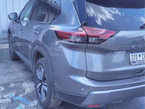 Used 2026 Nissan Rogue SL FWD image 2