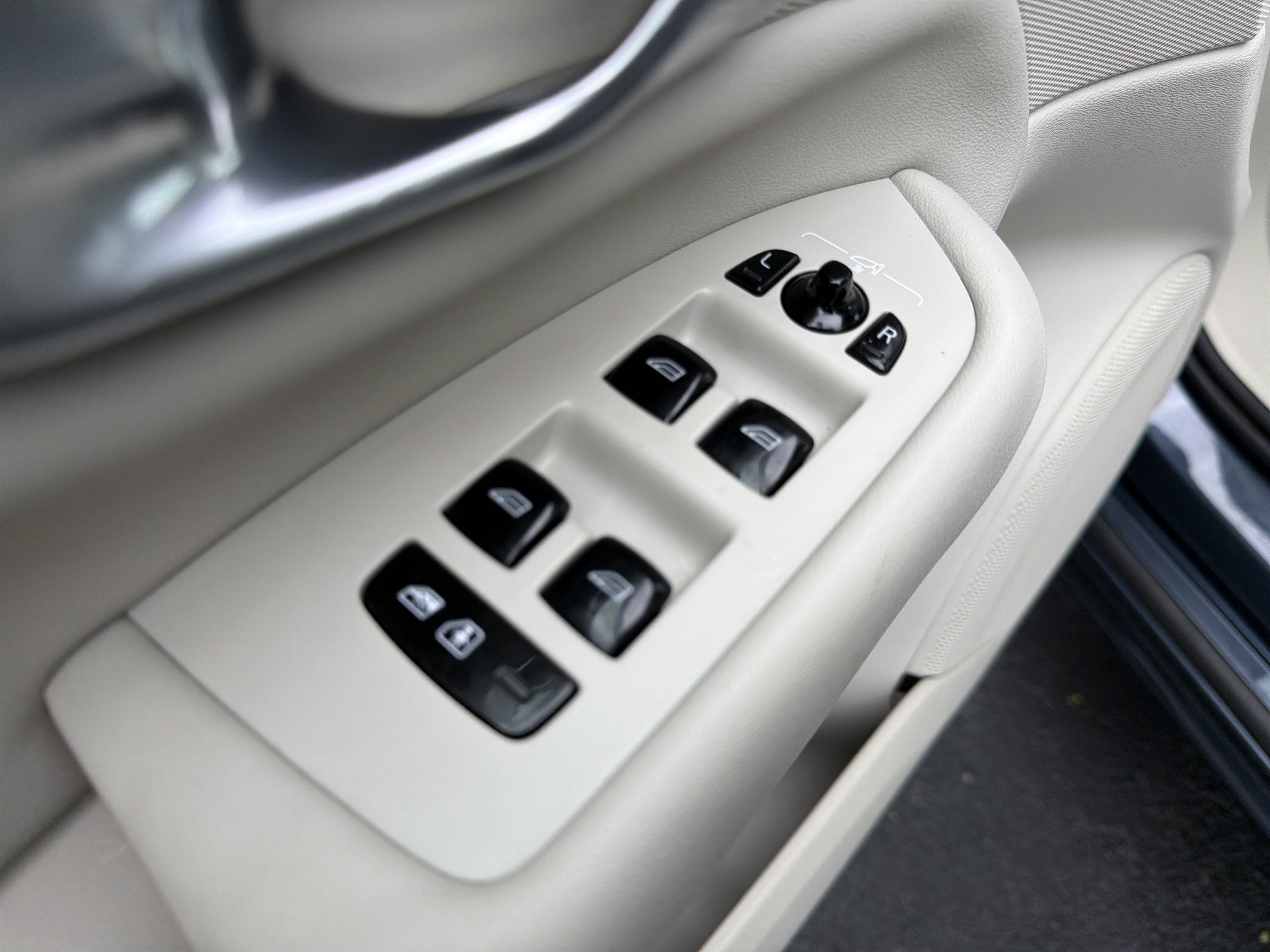 Certified 2026 Volvo XC90 B6 Ultra AWD/4WD image 17