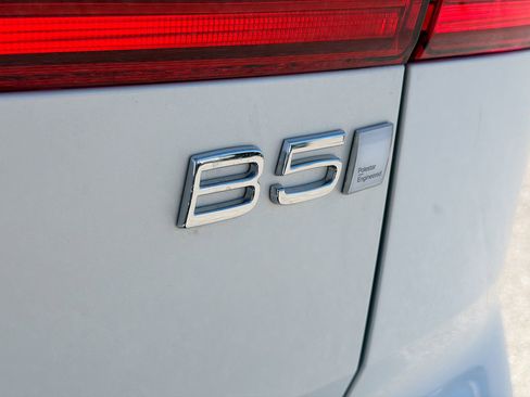 Used 2023 Volvo XC60 B5 Ultimate w/ Climate Package image 12