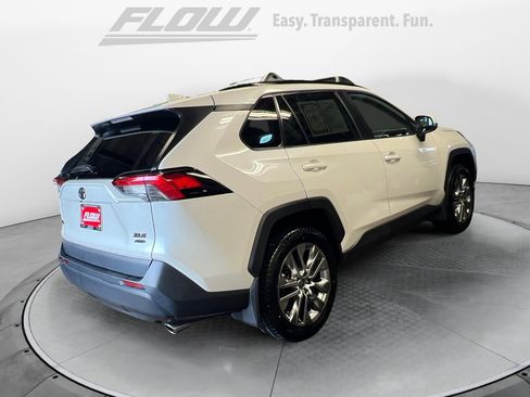 Used 2021 Toyota RAV4 XLE Premium image 9